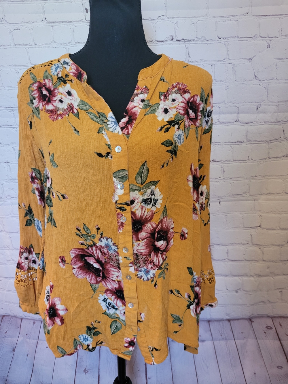ODDY Harvest Golden Floral Tunic Size Small Crochet Back Shirt